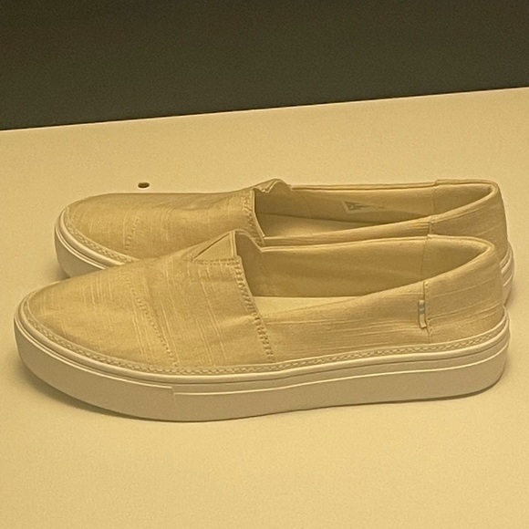 TOM‘S PARKER SLIP ON WOMEN’S BEIGE SNEAKERS CASUAL SHOES SIZE 7.5 - Picture 2 of 8